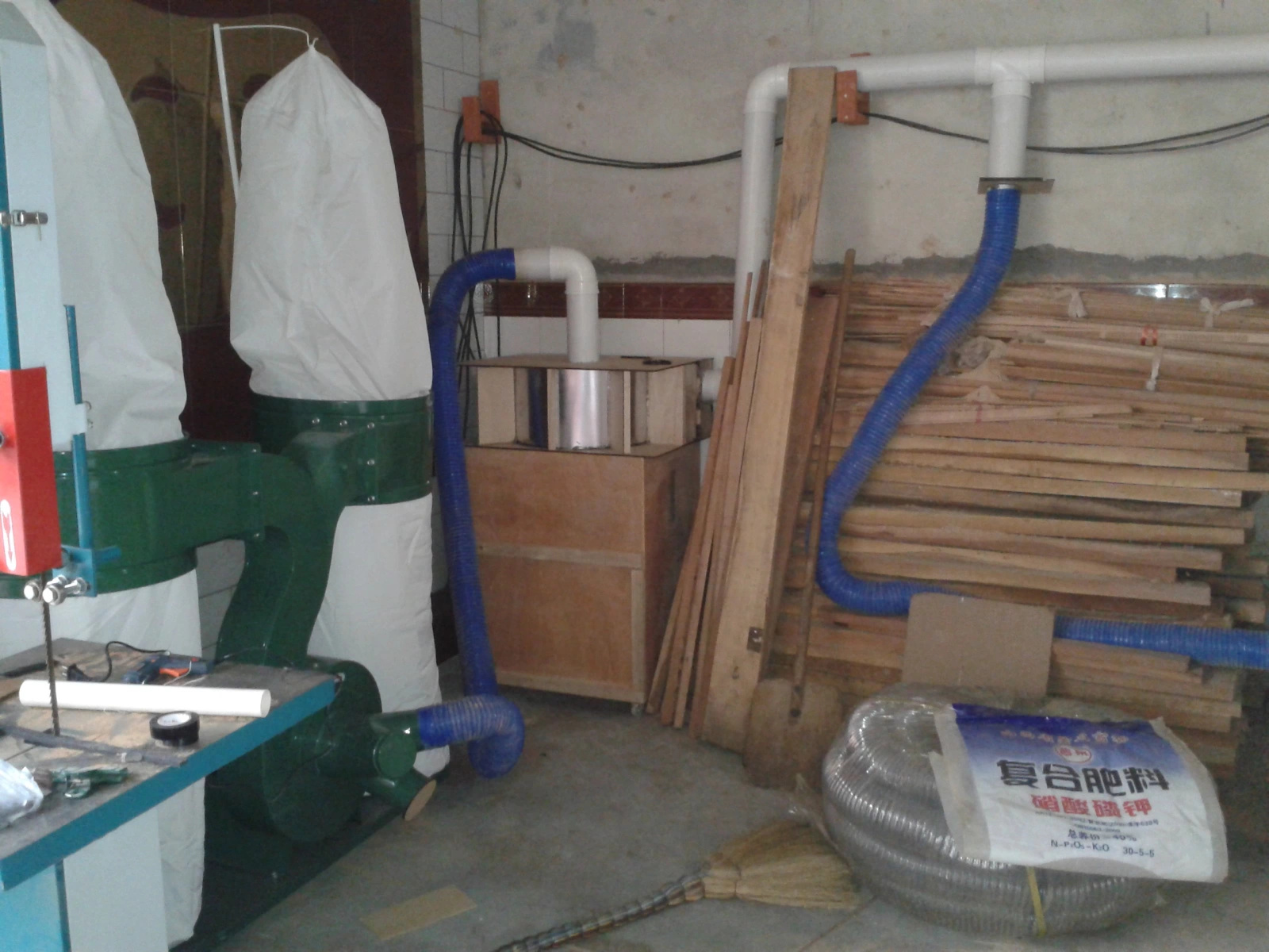 Dust collection system connected to woodworking machines in the shop